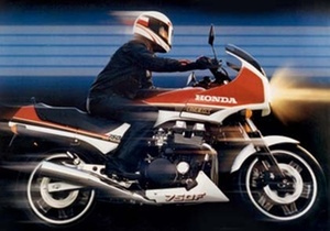 Honda CBX 750 F, lançada em 1986, ainda desperta paixões; ouça o