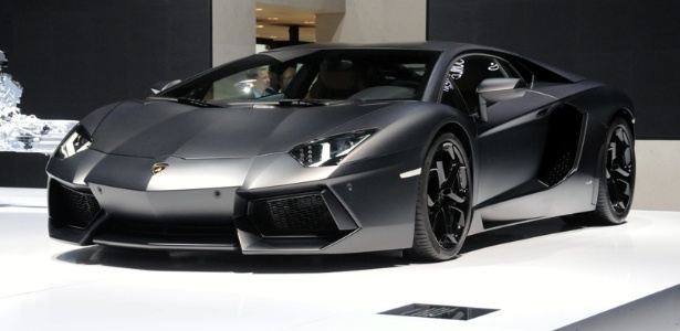 Aventador, novo supercarro da Lamborghini, é uma das máquinas de fazer sonhar em Frankfurt