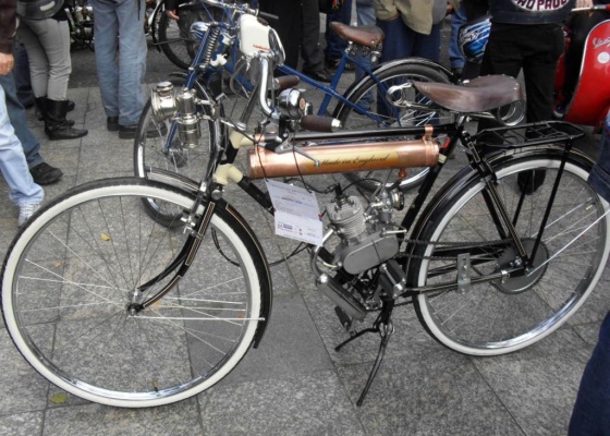 <b>Avó das motos atuais, essa bicicleta inglesa esteve presente no evento</b> - Aldo Tizzani/Infomoto