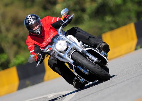 Nem estradeira e nem urbana, modelo Harley traz motor de 122cv e visual requintado - Doni Castilho/Infomoto