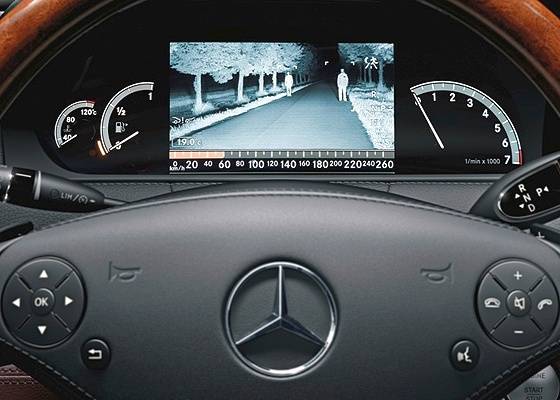 <b>Tela para visão noturna domina o painel do Mercedes-Benz Classe S</b> - Divulgação