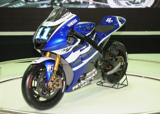 A Yamaha M1, moto campeã da MotoGP em 2010, está exposta no estande da marca - Doni Castilho/Infomoto