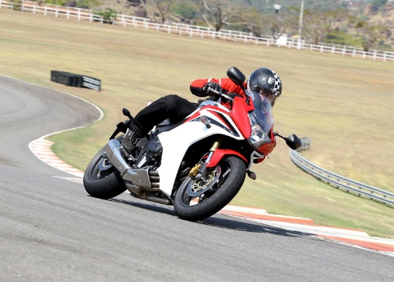 Com ciclística e motorização da Hornet, moto é opção para quem busca desempenho - Infomoto