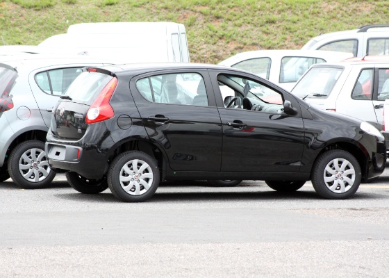 Novo Fiat Palio é fotografado na fábrica em Betim (MG); carro será lançado em 4 de novembro  - Marlos Ney Vidal/Autos Segredos -- UOL