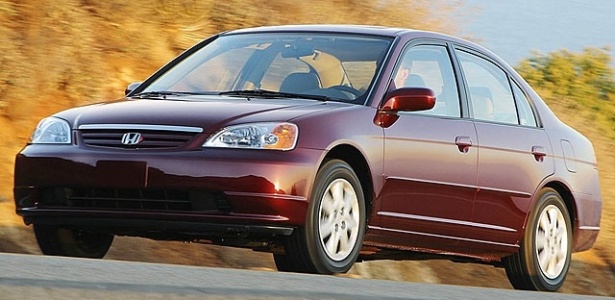 Honda Civic 2002 está entre os modelos afetados por falha dos sistema de airbag - Divulgação