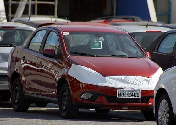 Fiat Siena 2012 é fotografado quase sem disfarces; carro ficou mais encorpado - Marlos Ney Vidal/Autos Segredos -- UOL