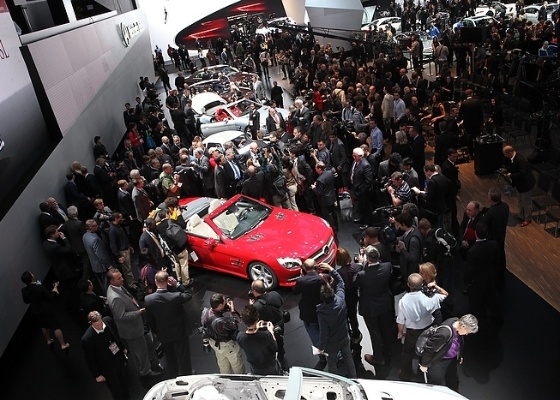 Visitantes observam estande da Mercedes no Salão de Detroit 2012: maior público desde 2005 - Divulgação/Naias