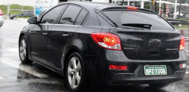 Chevrolet Cruze hatch é visto quase sem disfarce na Zona Sul de São Paulo (SP) - Alexandre Sinato/UOL