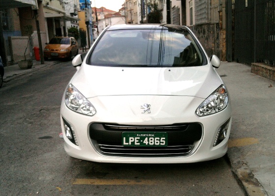 Peugeot 308 é visto limpo no Rio a duas semanas do lançamento, dias 15 e 16 de fevereiro - Gabriel Dias/UOL