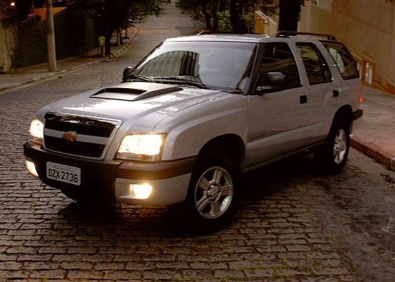 Nova Chevrolet Blazer vai crescer para deixar de ser caso de polícia -  17/02/2012 - UOL Carros